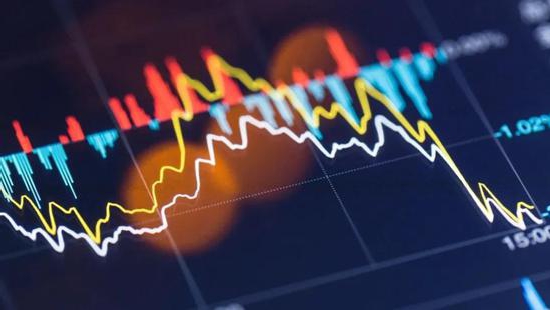 中国平安2024年“客户嘉年华”最后，2000名客户与费翔、许昕共度“平安朋友之夜”